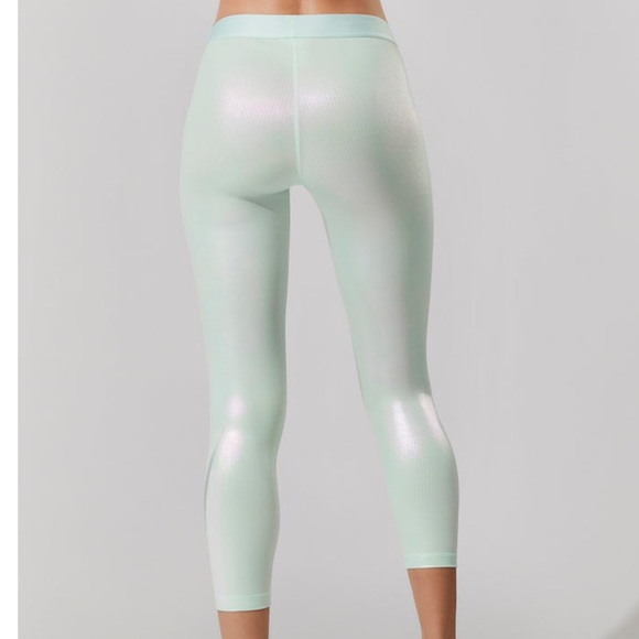 NWT NikePro 7/8 Tight in Igloo-Sold out everywhere - Picture 3 of 6